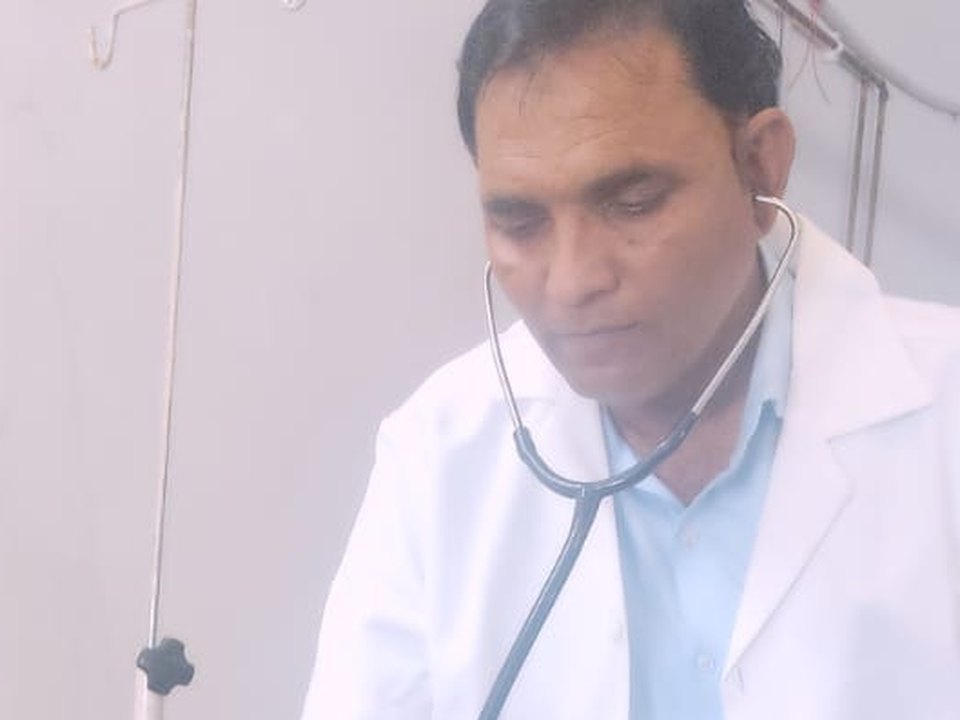 Doctor examining a patient during ward rounds at Shahnaz Hospital