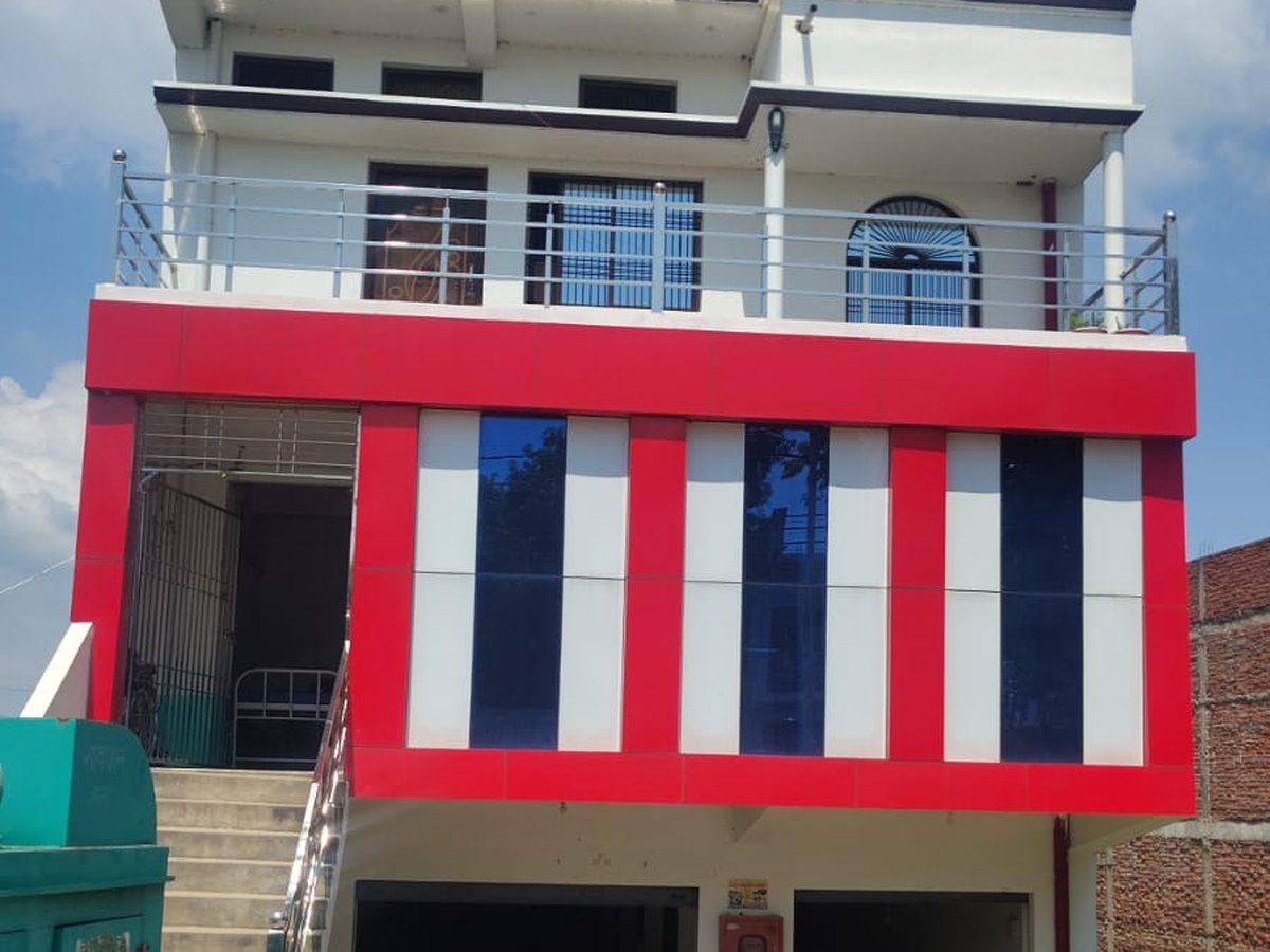 Shahnaz Hospital building, Fatehpur Mandav, Madhuban